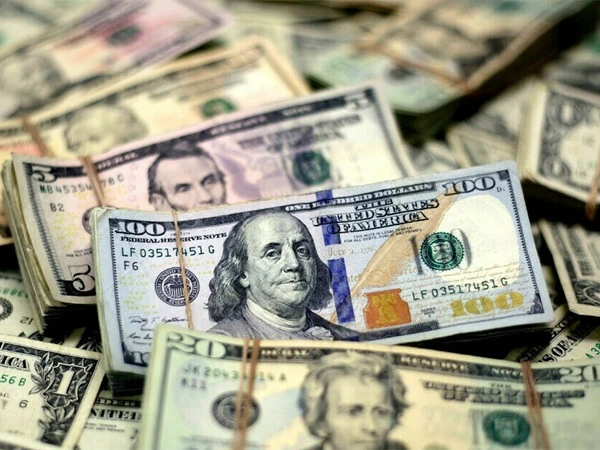 Man wins $500,000 lottery jackpot during trip to buy bread