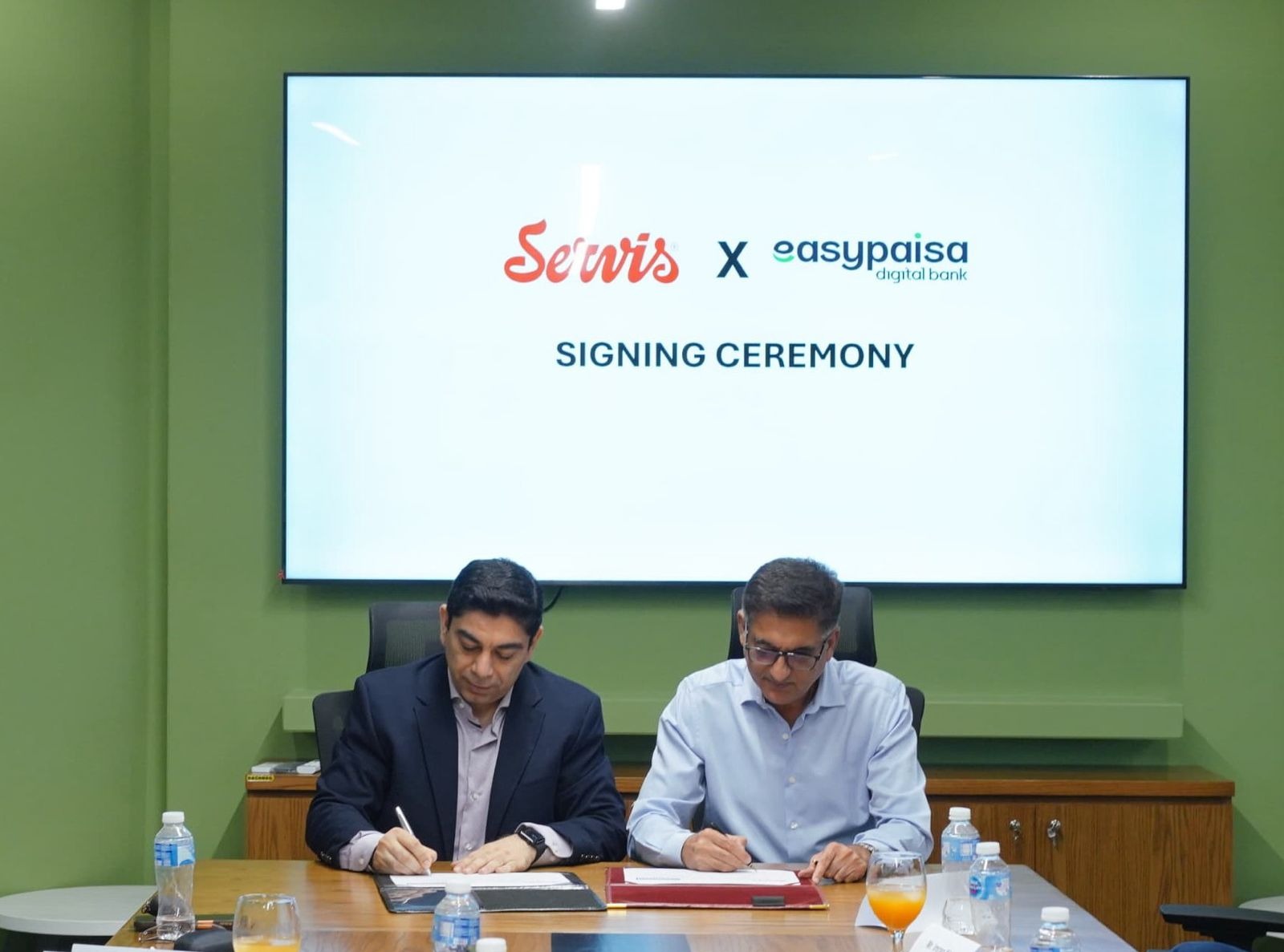 Easypaisa partners with Servis Shoes to expand QR payments nationwide