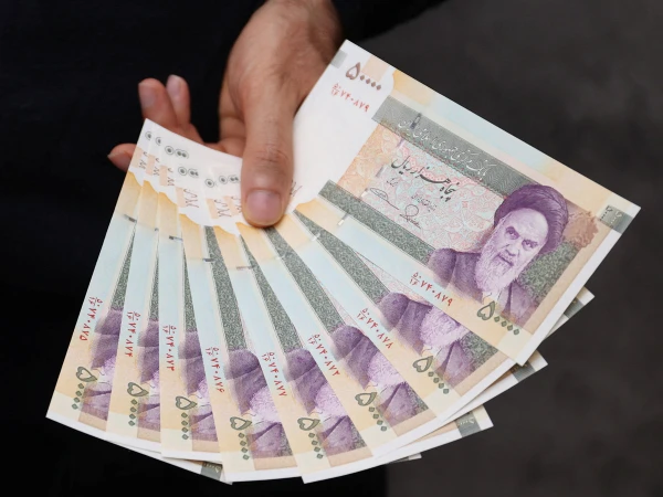 Iranian Currency Value Increases 100 Times, Pakistanis Buy 300 Billion Rials in 5 Days
