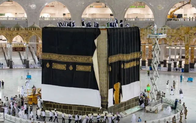 Kiswah Of Kaaba Replaced On New Hijri Year In Spiritual Ceremony