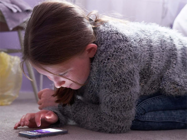 Report warns social media may pose serious health risks for young people