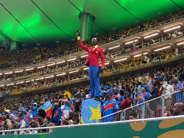 DR Congo’s ‘Living Statue’ Fan Makes First World Cup Appearance