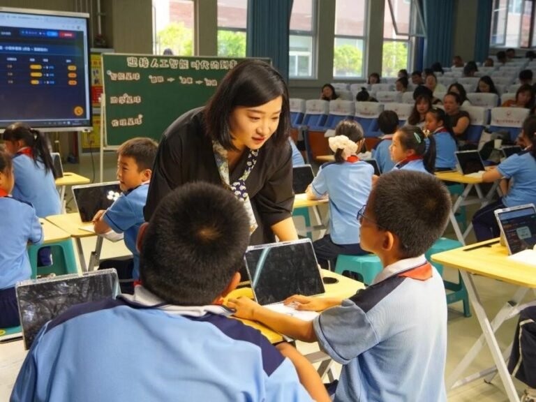 Students use smart education technology in a Yinchuan classroom to support personalized learning with AI.