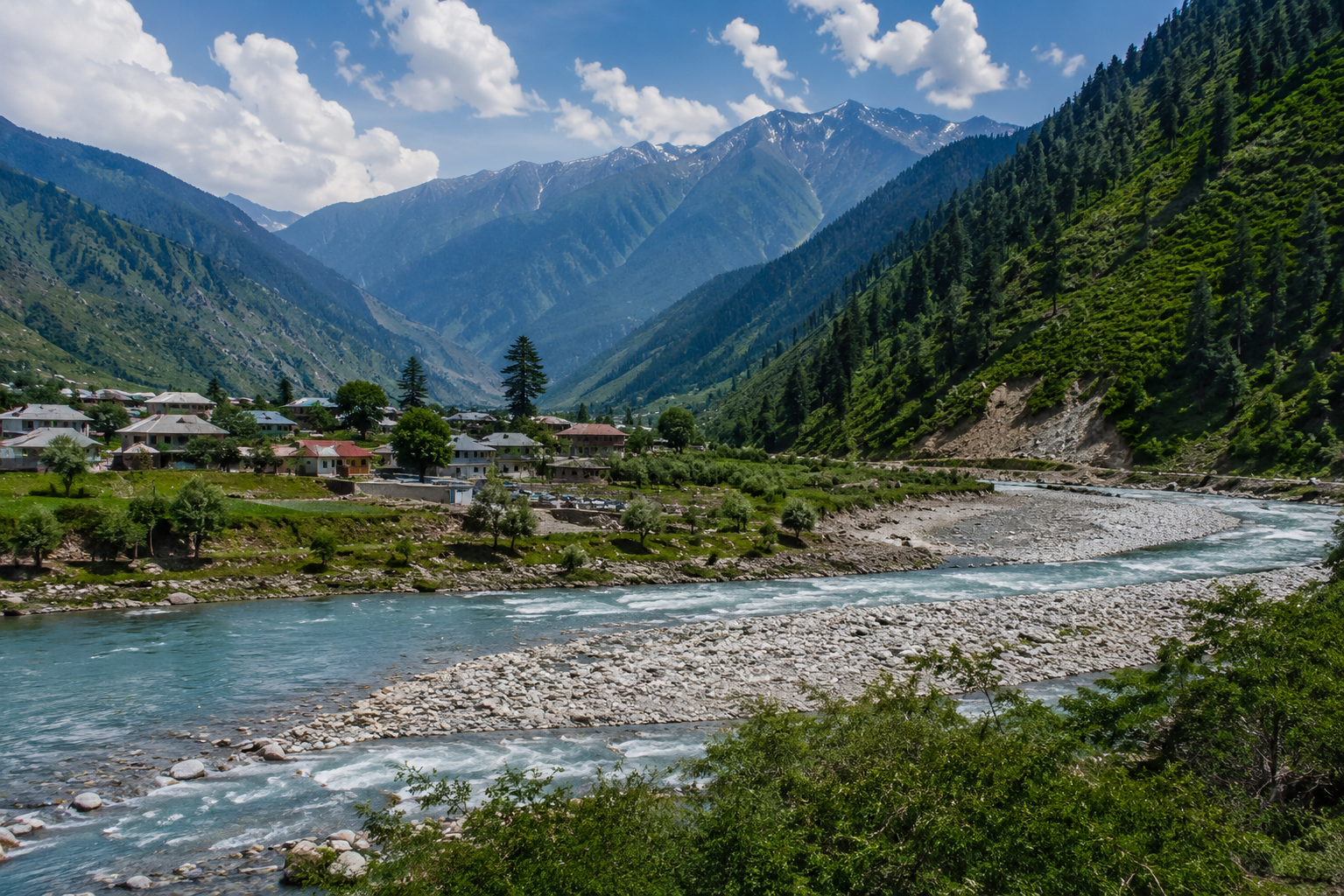 Six tourists die as boat capsizes in Swat’s Saifullah Lake, woman still missing