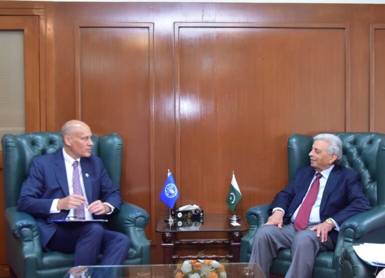 Rana Tanveer Hussain meets FAO Deputy Regional Representative Robert Simpson in Islamabad to discuss climate-resilient agriculture and food security.