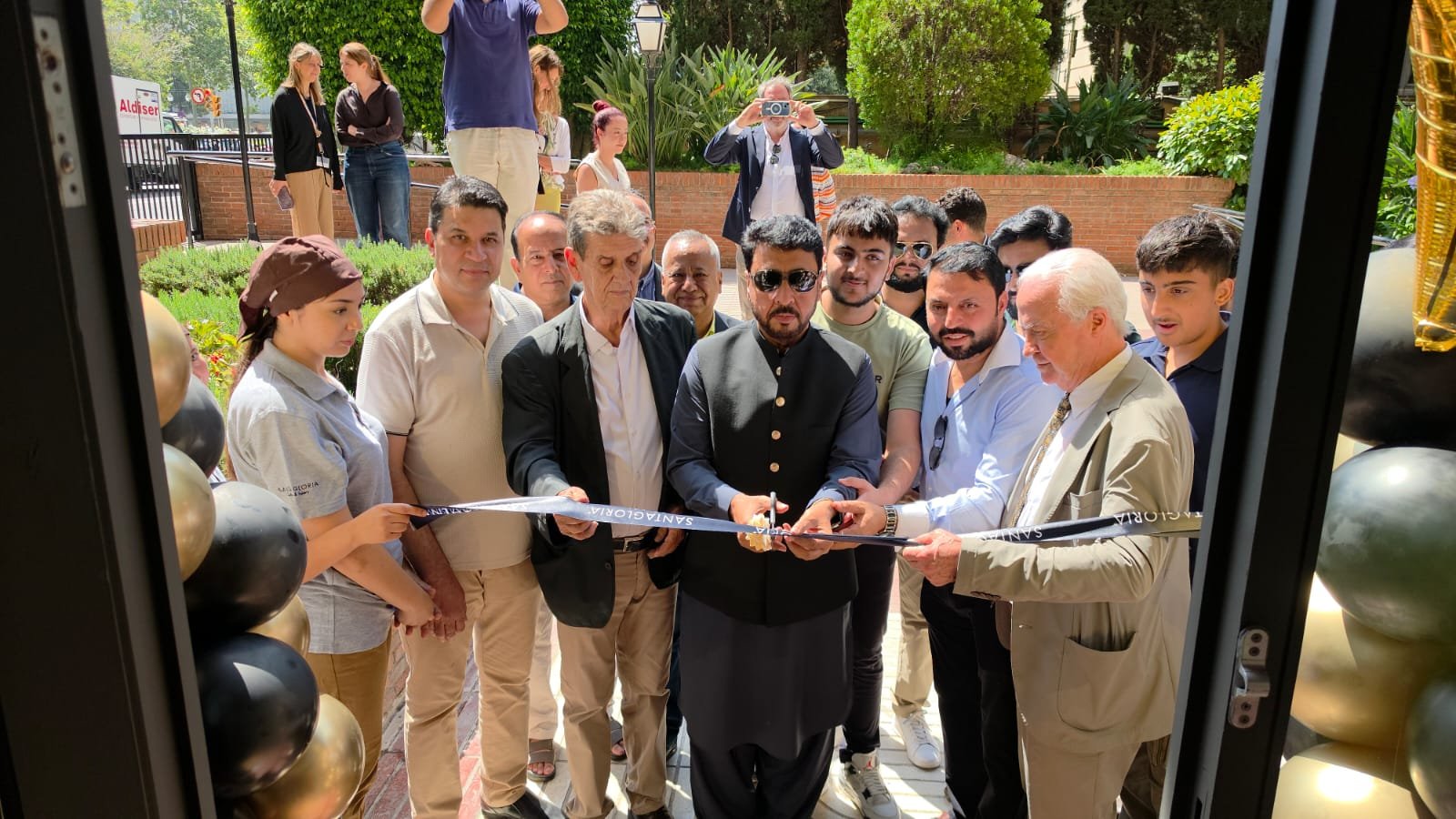 Pakistani Entrepreneur Opens New Santa Gloria Coffee & Bakery in Barcelona