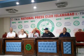 Residents of Islamabad's F-7/1 urged the CDA to stop construction in the green belt and preserve the area for environmental use.