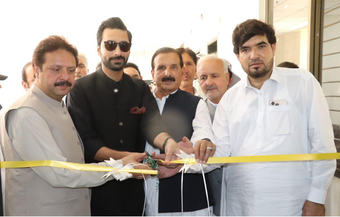 KP Adviser Vows Zero Tolerance for Corruption in Agriculture Department, Inaugurates Modern Plant Lab