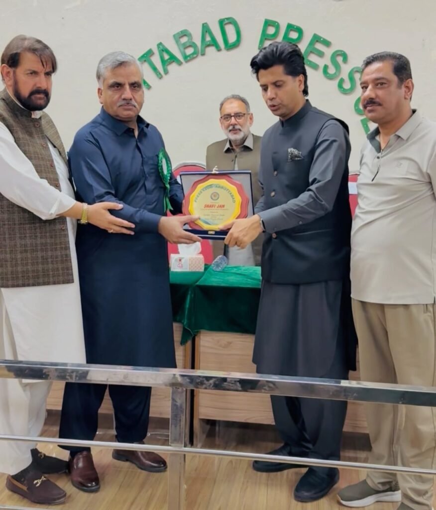 KP Information Minister Defends PTI Policies, Announces Journalist Welfare Measures KP Information Minister Shafiullah Jan addresses journalists at the Abbottabad Press Club while discussing the Kashmir election and journalist welfare initiatives.