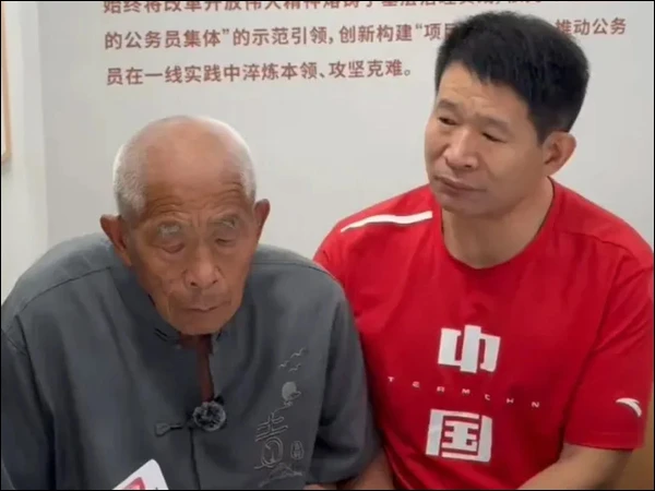 Man separated for 35 years reunites with family in emotional China reunion after accidental train separation