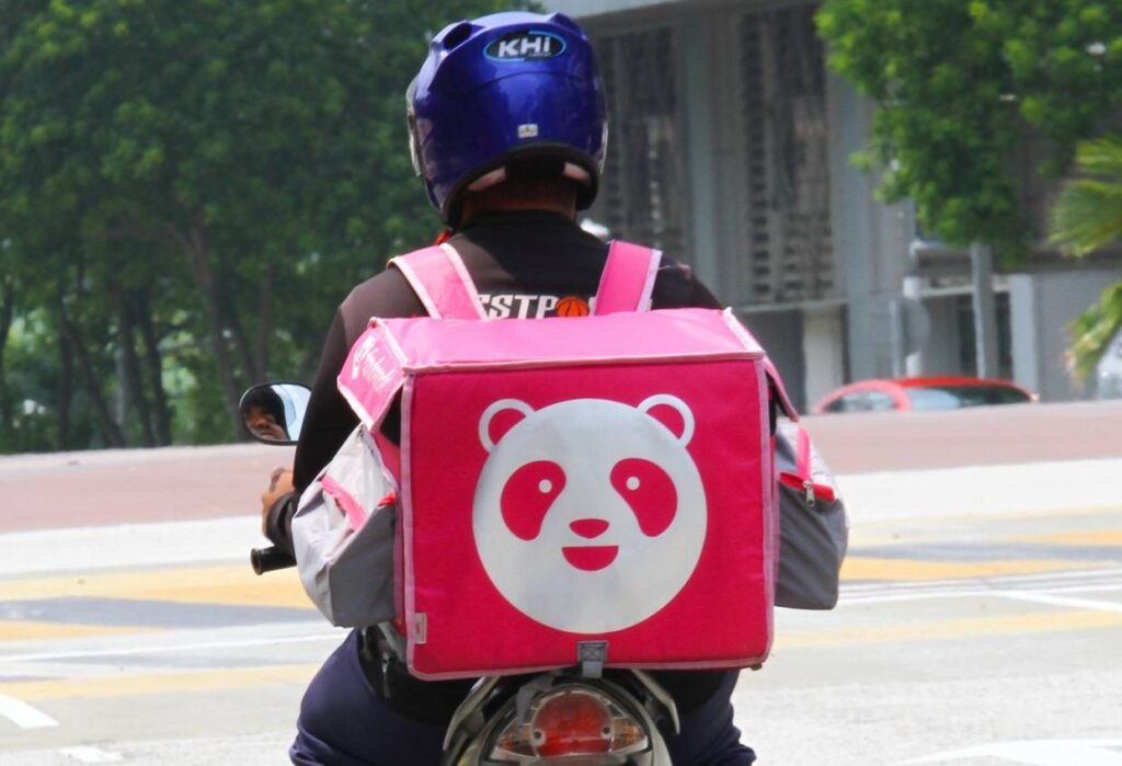 foodpanda Rolls Out 2,500 Rest Stations for Riders Amid Heatwave foodpanda launches 2,500 rest stations and heat relief initiatives for delivery riders during Pakistan summer heatwave.
