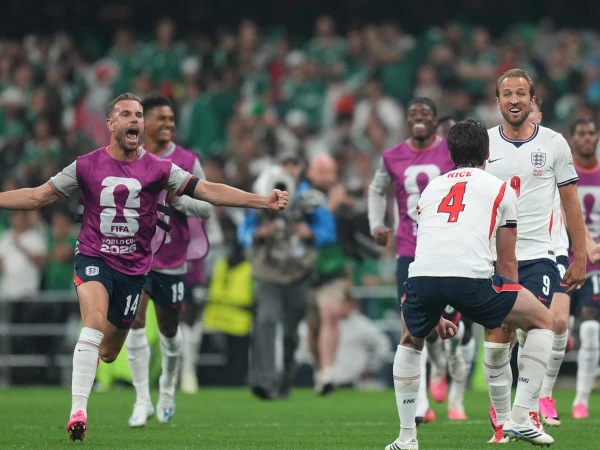 Jordan Henderson injury occurred during England's World Cup victory celebrations after the win over Mexico.