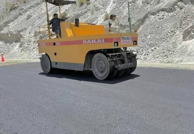 Chitral-Shandur highway set to complete by December Chitral-Shandur highway set to complete by December