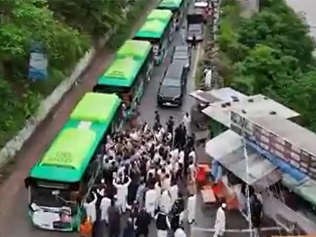Maryam Nawaz’s Electric Buses Spark Election Code Controversy in AJK