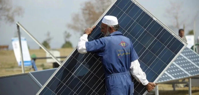 Karachi to Speed Up Free Solar Home Systems for 275,000 Families Free solar home systems are being distributed to low-income families under the Sindh government's renewable energy initiative.