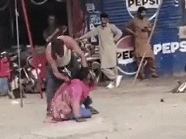 Lahore Man Arrested After Video of Alleged Assault on Wife Sparks Outrage Online Lahore Police arrested a suspect after a viral video allegedly showed him assaulting his wife in public.