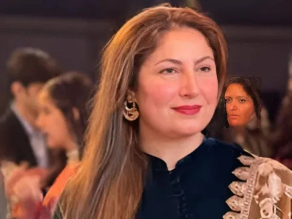 Saima Noor’s Stunning Fitness Transformation at 59 Leaves Fans Amazed Pakistani actress Saima Noor performing exercises during her latest fitness transformation.