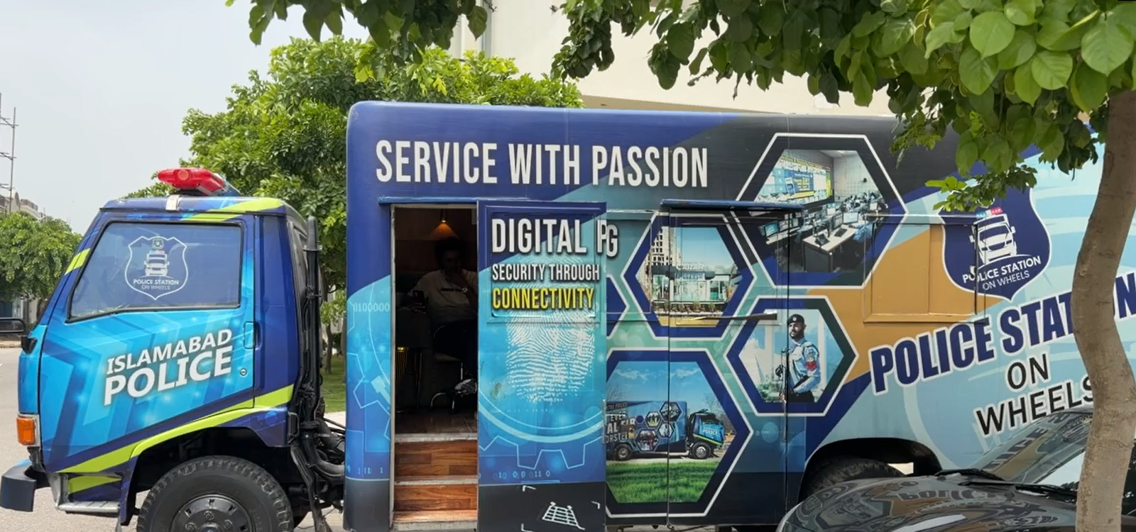 Islamabad Police Digital Facilitation Van Visits Rehman Enclave, Bringing Services to Residents