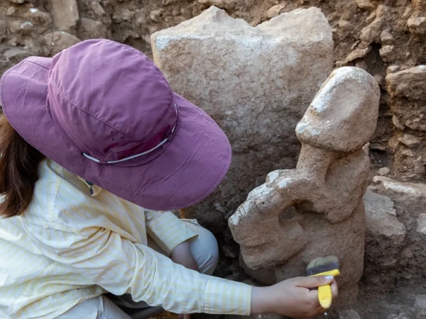 11,000-Year-Old Sculpture of Human Riding Leopard Unearthed in Türkiye
