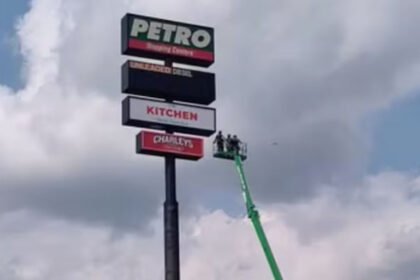US electrician trapped 130 feet high inside a commercial signboard records a goodbye message before being rescued.