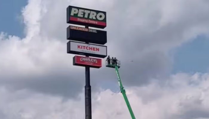 US electrician trapped 130 feet high inside a commercial signboard records a goodbye message before being rescued.