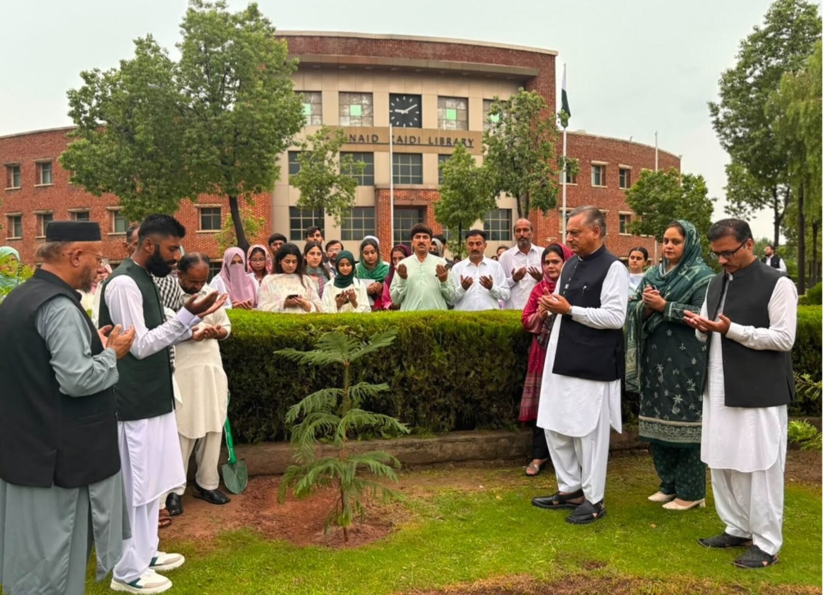 COMSATS University Marks Independence Day with Flag Hoisting, Leadership Dialogue
