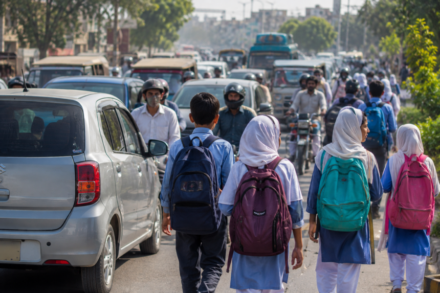 Students return to schools in Punjab as traffic pressure increases after the summer break. Students return to schools in Punjab as traffic pressure increases after the summer break.