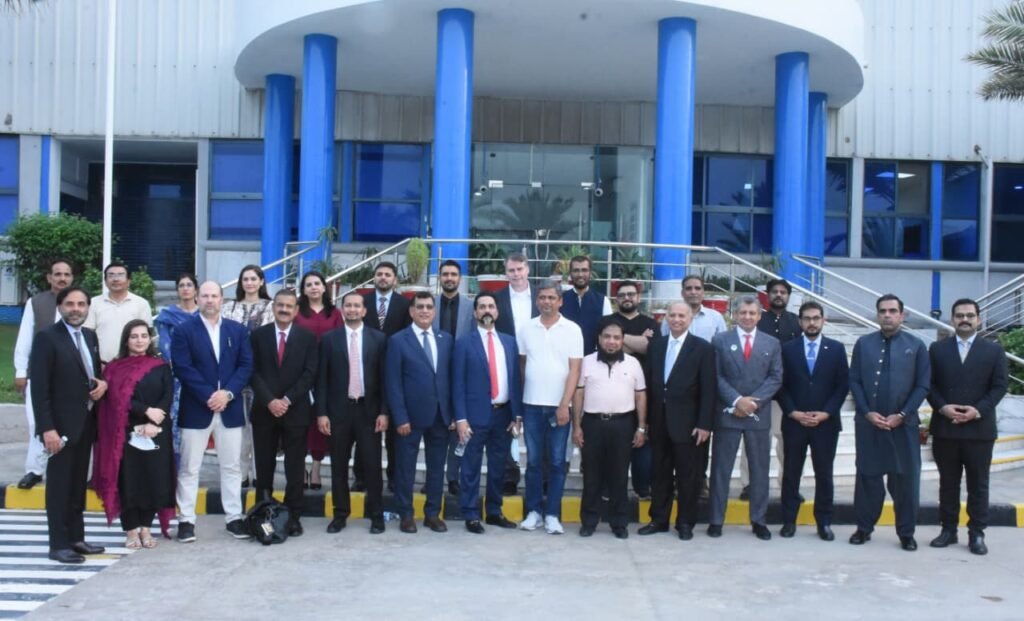 US delegation meets Punjab officials and business leaders in Lahore to discuss investment and economic cooperation opportunities.