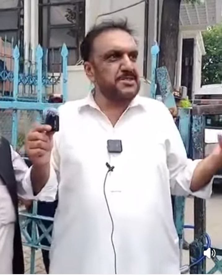 Abbottabad Protest Erupts Over Extended Gas Outages Residents protest outside the SNGPL office in Abbottabad against prolonged gas load shedding.