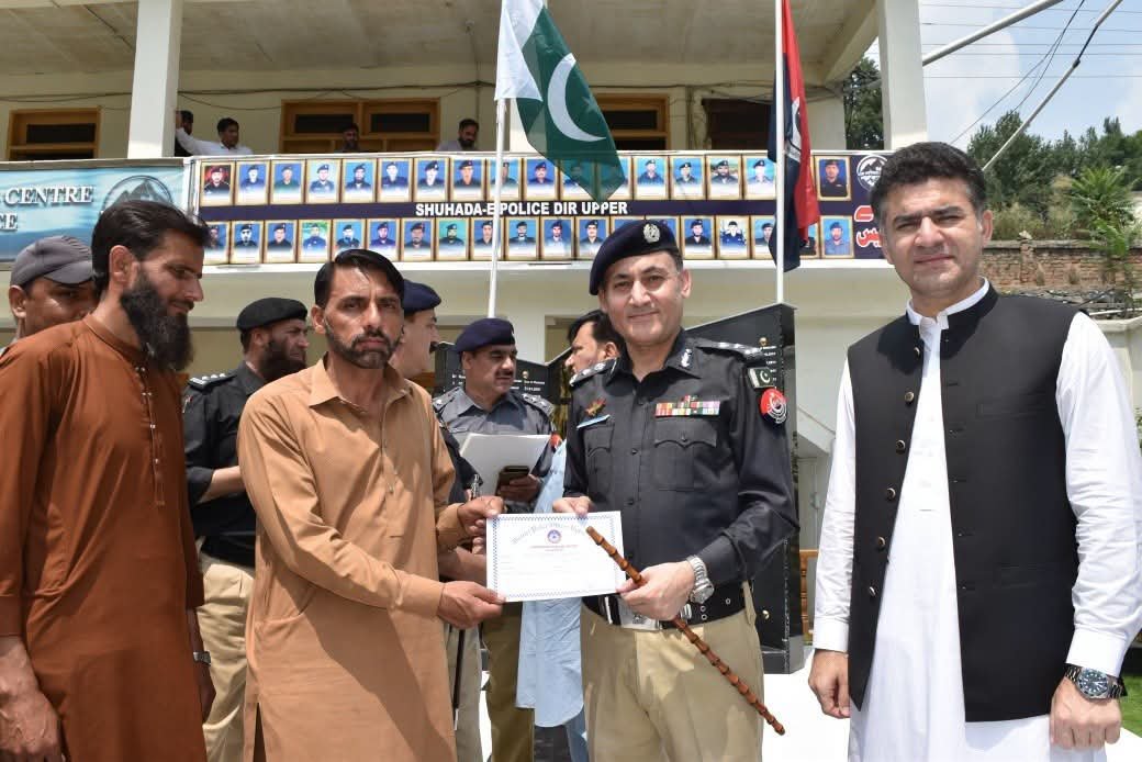 Upper Dir Marks Independence Day, Honors Police Heroes