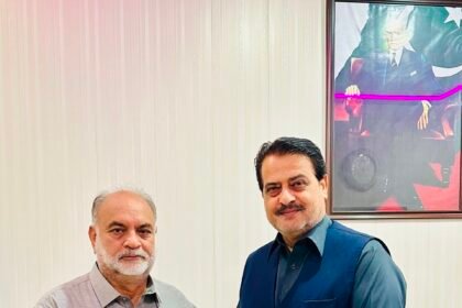 Renowned journalist Syed Zigham-ul-Talaf receives a special shield from Attock administration for his public-interest journalism and services.