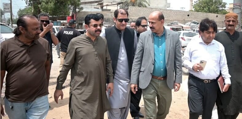 Karachi Commissioner Reviews Civic Services