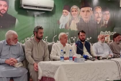 Former federal minister Ghulam Sarwar Khan speaks at a press conference in Taxila about smaller provinces and Pakistan’s political situation.