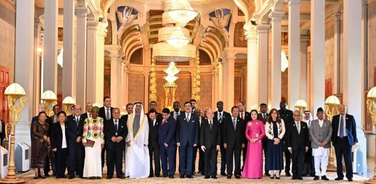 Gilani Meets Cambodia’s King, Announces Indonesia to Host 3rd Inter-Parliamentary Speakers’ Conference
