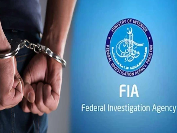 FIA Arrests 10 Pakistanis Deported From Several Countries in Islamabad