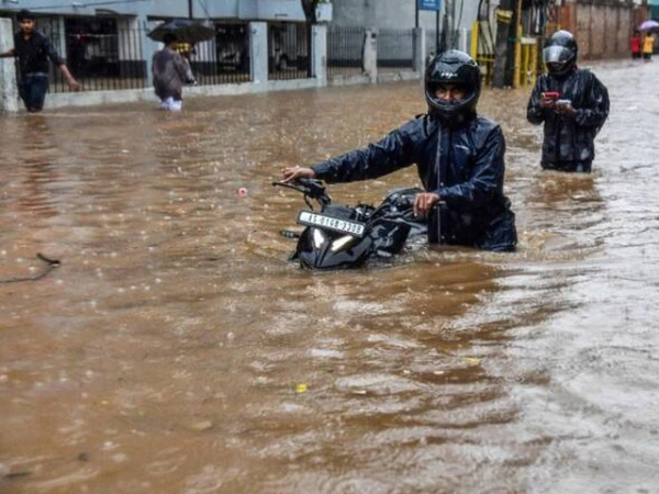 India Monsoon Death Toll Crosses 100 as Floods and Landslides Trigger Widespread Destruction