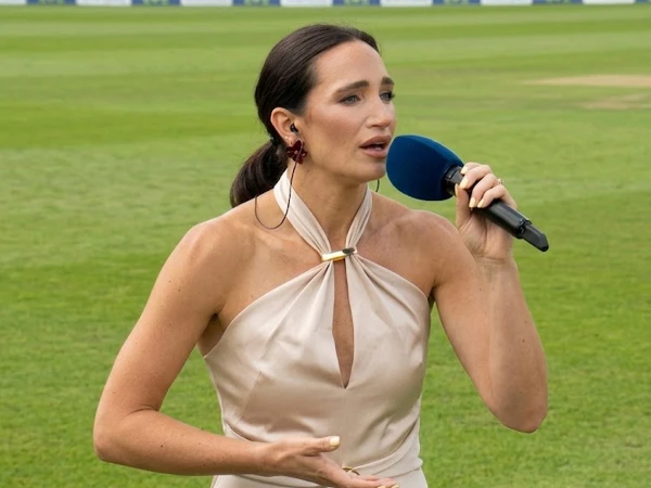 Laura Wright Wins Hearts With Pakistan Anthem