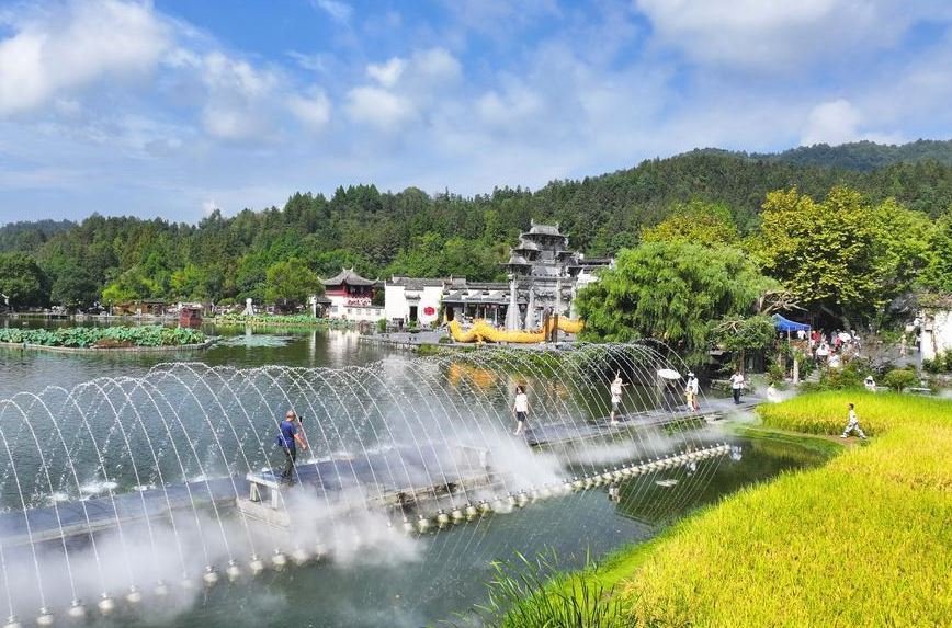 China’s Rural Tourism Boom Brings New Jobs and Business to Villages