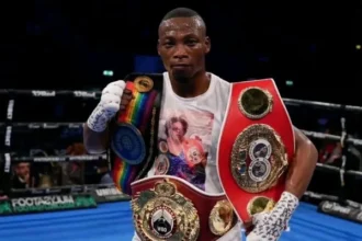 Former world boxing champion Zolani Tete was shot dead outside his home in South Africa.
