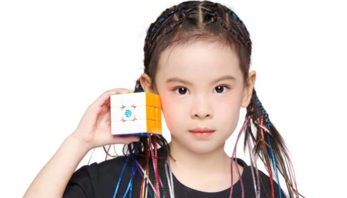 6-Year-Old Chinese Girl Sets World Record for Fastest Rubik’s Cube Solve
