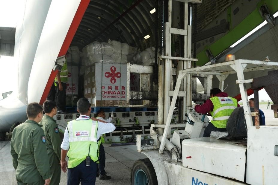 First batch of Chinese emergency relief arrives in Nepal