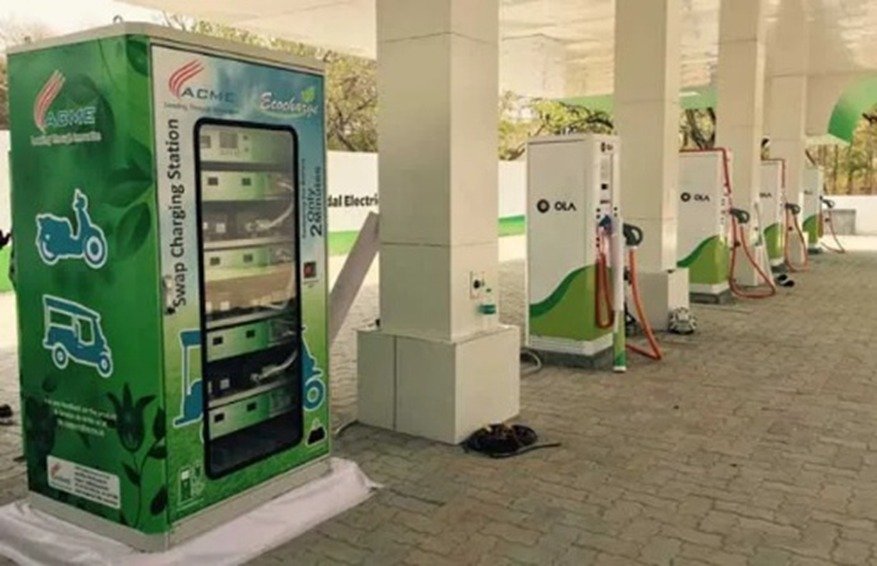 Battery Swapping Could Cut EV Costs in Pakistan, Experts Say