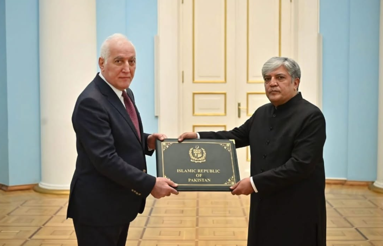 Pakistan’s first Ambassador to Armenia Shafqat Ali Khan presents his credentials to President Vahagn Khachaturyan in Yerevan