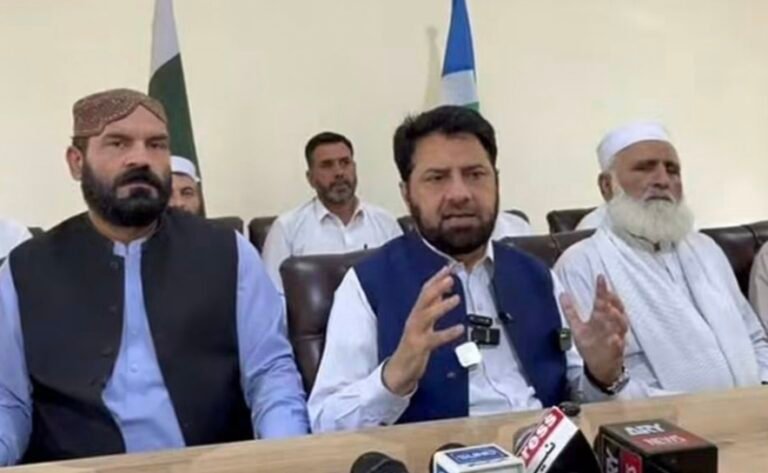 JI Khyber Pakhtunkhwa North chief Inayatullah Khan addresses a press conference in Lower Dir over the petroleum levy and inflation.