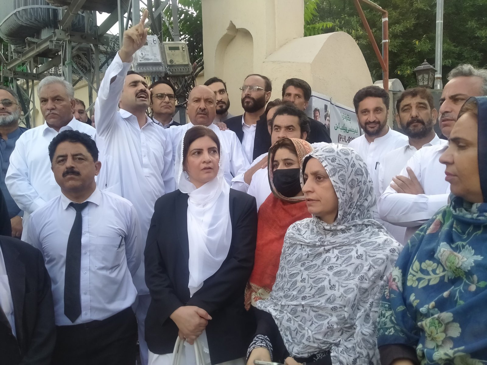 Abbottabad Lawyers Protest AC Operation at Filtration Plant, Announce Strike