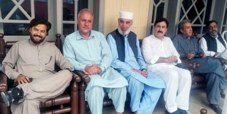 PTI Delegation Invites PML-N Veteran Haji Aziz-ur-Rehman PTI leaders say veteran Shangla political figure Haji Aziz-ur-Rehman has agreed to join the party after resigning from the PML-N.