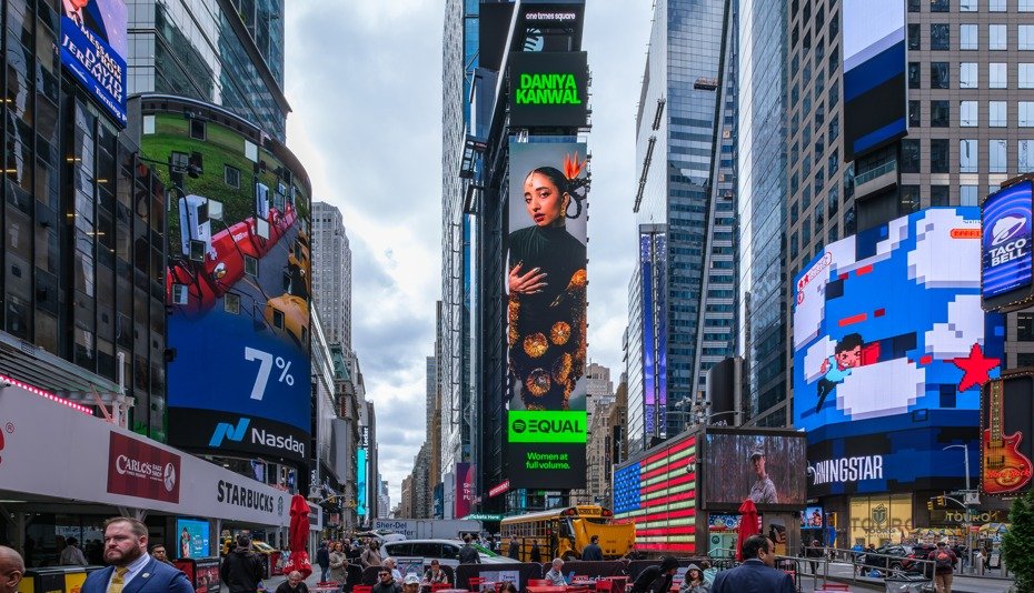 Daniya Kanwal Shines in New York’s Times Square