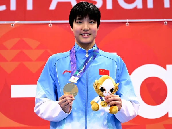 13-Year-Old Chinese Swimmer Yu Zidi Sets Asian Games Record