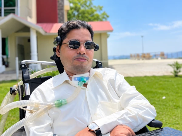 Pakistani Entrepreneur Builds Digital Business Despite Severe Disability