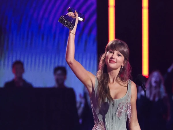 Taylor Swift Becomes Most Awarded Artist in MTV VMAs History